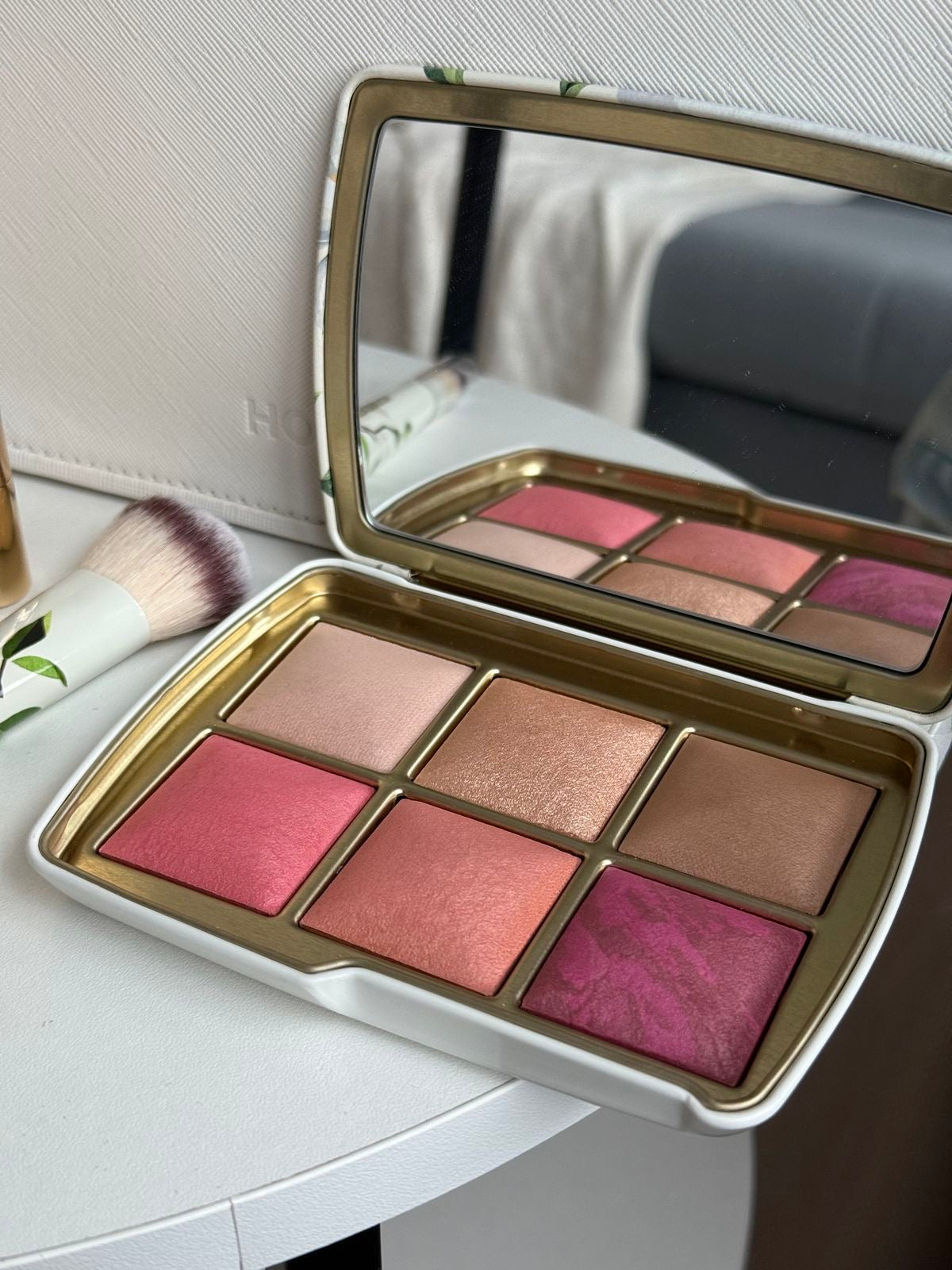 Hourglass Ambient Lighting Edit Unlocked Palette • Swan Edition