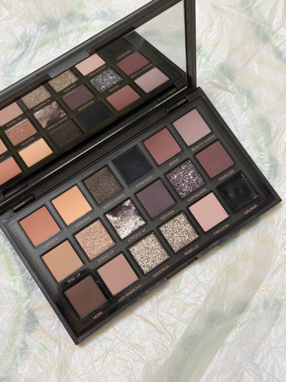 Huda Beauty Pretty Grunge Palette